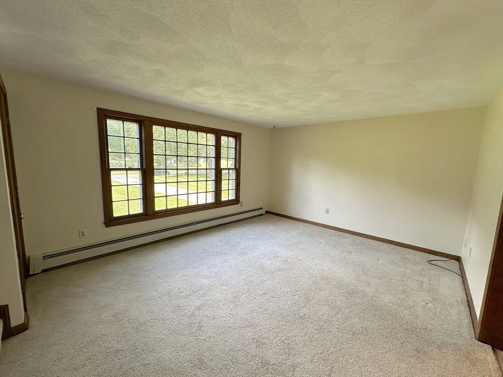 2 bed, 1 bath apartment for rent at 21 Valliria Dr Unit 21, Groton — photo 6 of 11