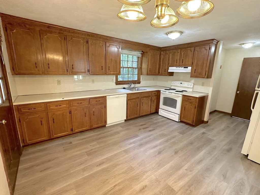 2 bed, 1 bath apartment for rent at 21 Valliria Dr Unit 21, Groton — photo 4 of 11