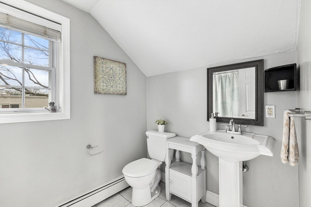 4 bed, 2 bath apartment for rent at 21 Vinton St, South Boston — photo 10 of 14