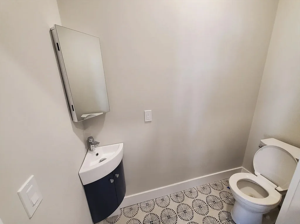 3 bed, 1 bath apartment for rent at 21 Wallingford Rd Unit 3, Brighton — photo 22 of 25