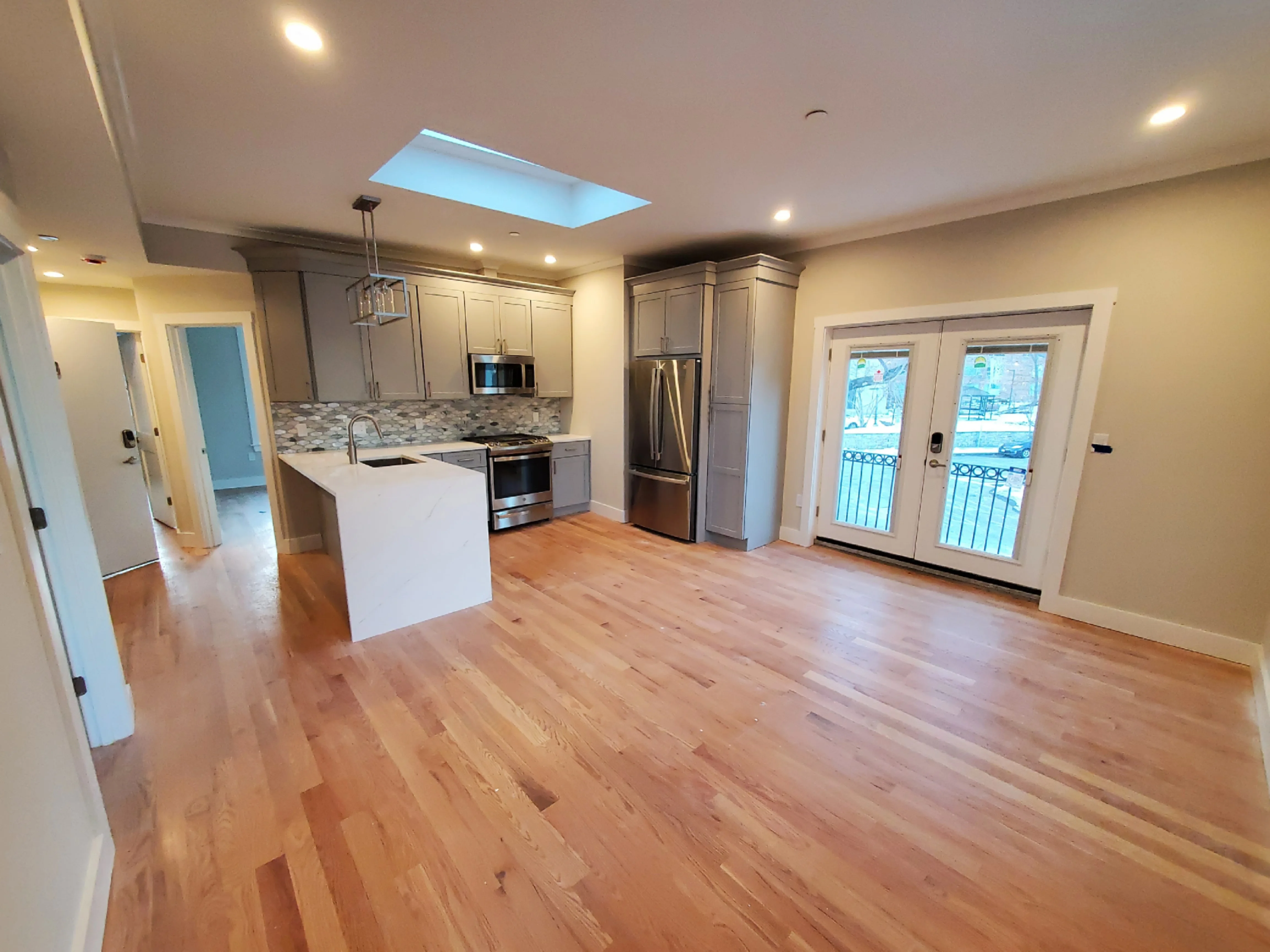 3 bed, 1.5 bath apartment for rent at 21 Wallingford Rd Unit 3, Brighton — photo 4 of 38