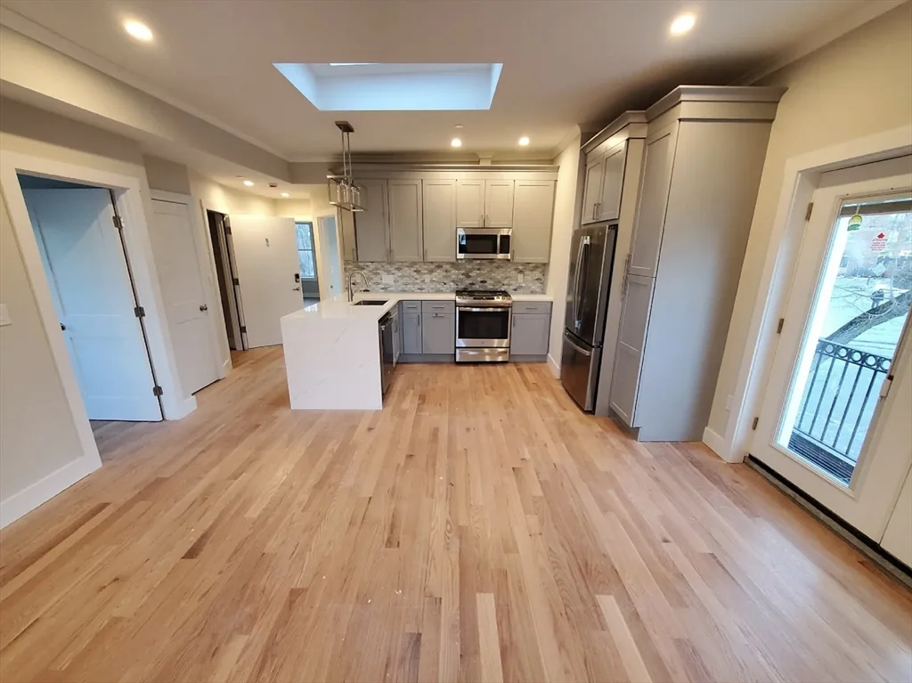 3 bed, 1 bath apartment for rent at 21 Wallingford Rd Unit 3, Brighton — photo 3 of 25