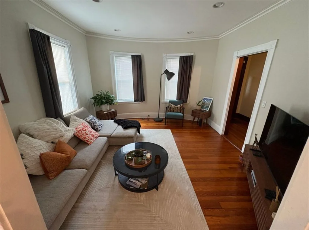 3 bed, 1 bath apartment for rent at 21 Walnut Unit 1, Norwood — photo 4 of 16