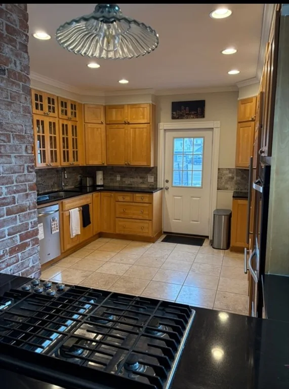 3 bed, 1 bath apartment for rent at 21 Walnut Unit 1, Norwood — photo 6 of 16