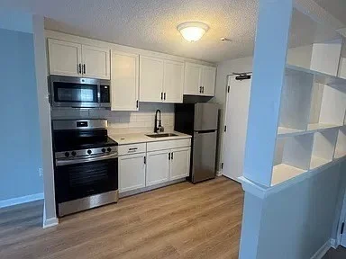 1 bed, 1 bath apartment for rent at 21 Walnut Unit 2, North Quincy — photo 3 of 8