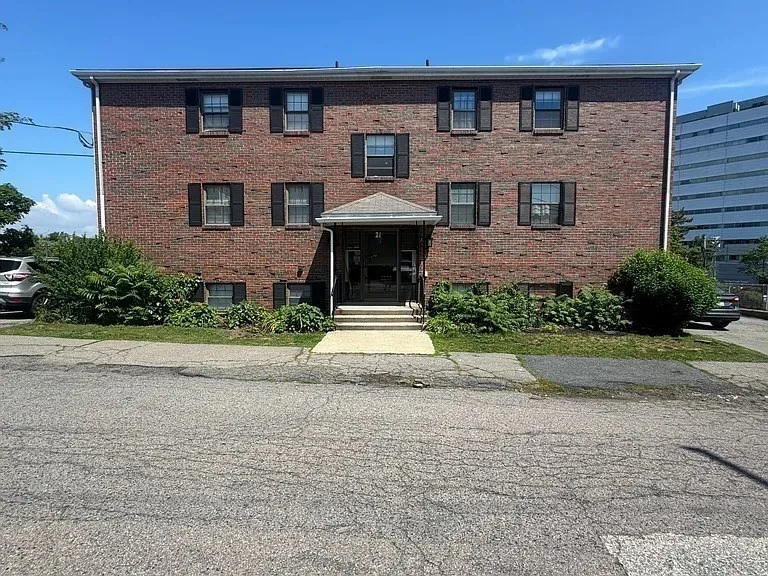 1 bed, 1 bath apartment for rent at 21 Walnut Unit 2, North Quincy — photo 8 of 8