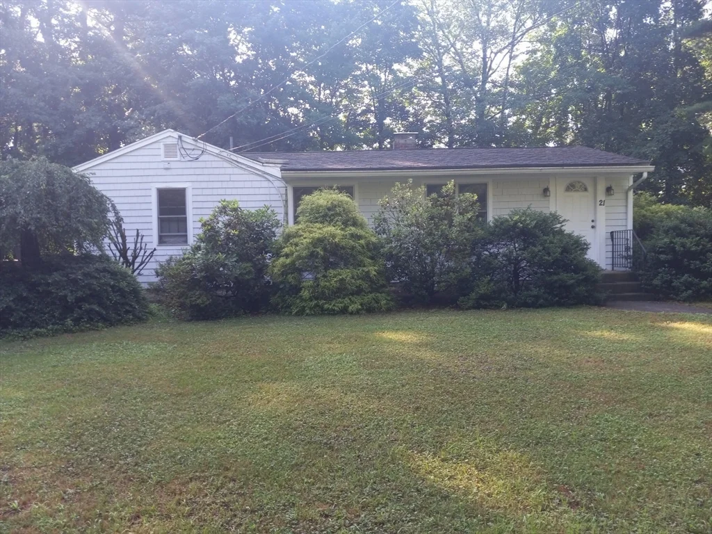 3 bed, 1 bath apartment for rent at 21 Walpole St, Sharon — photo 15 of 16