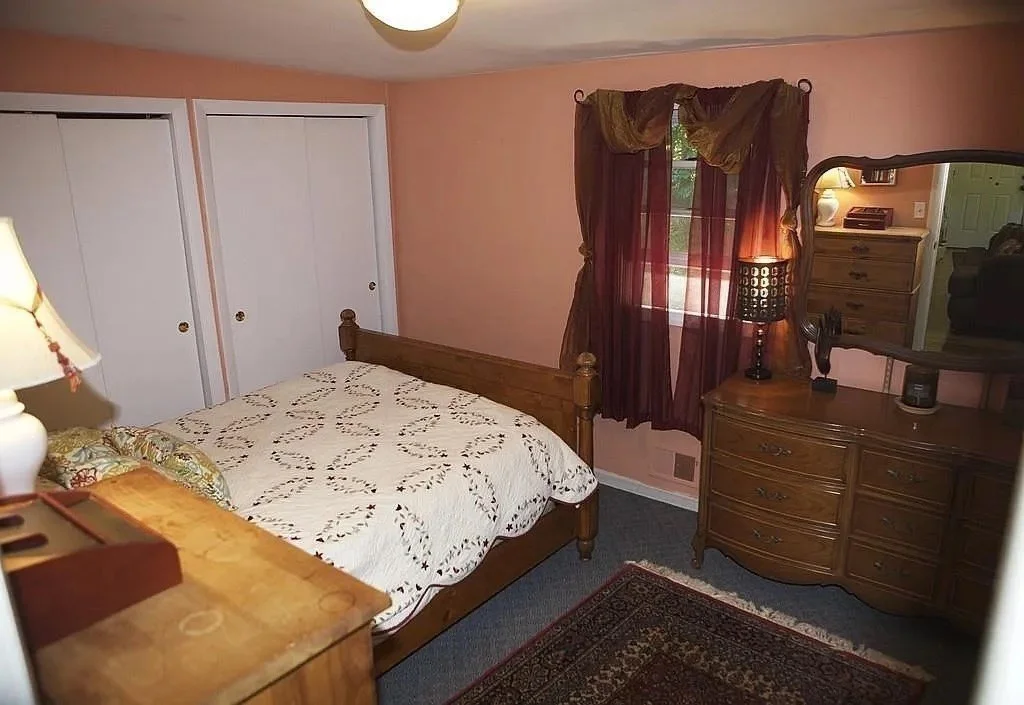 3 bed, 1 bath apartment for rent at 21 Walpole St, Sharon — photo 11 of 16