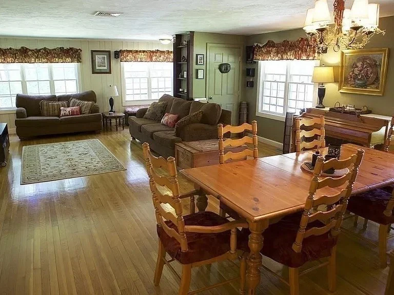 3 bed, 1 bath apartment for rent at 21 Walpole St, Sharon — photo 4 of 16