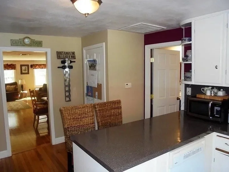 3 bed, 1 bath apartment for rent at 21 Walpole St, Sharon — photo 8 of 16
