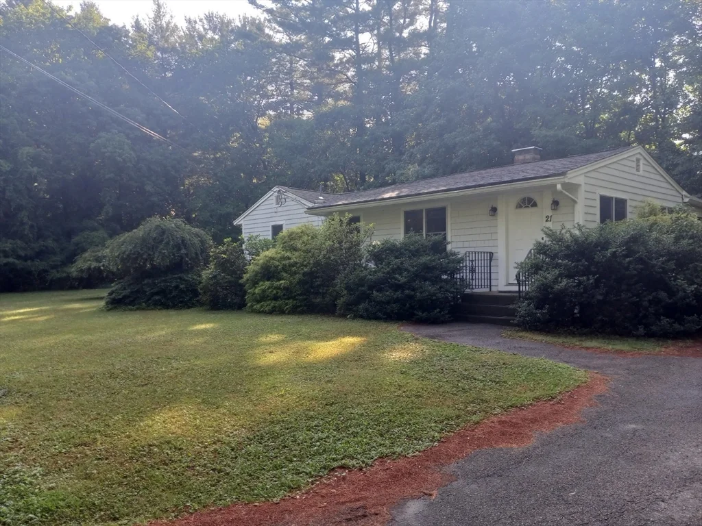 3 bed, 1 bath apartment for rent at 21 Walpole St, Sharon