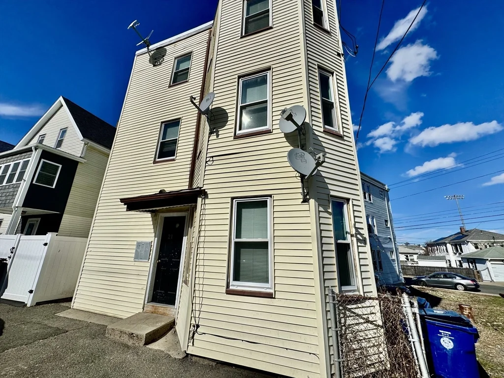 1 bed, 1 bath apartment for rent at 21 Warren St Unit 1, Revere
