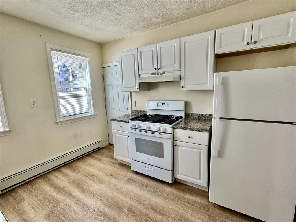 1 bed, 1 bath apartment for rent at 21 Warren St Unit 1, Revere — photo 3 of 10