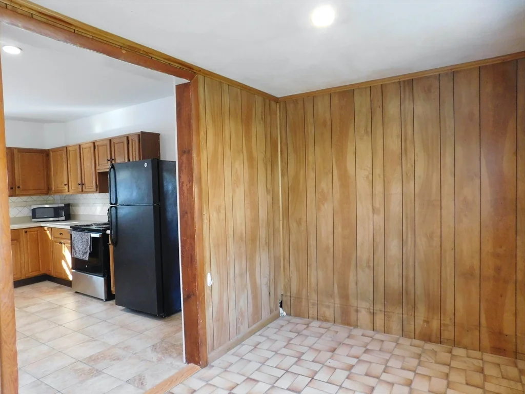 1 bed, 1 bath apartment for rent at 21 Waterloo St Unit 1, Hyde Park — photo 11 of 15