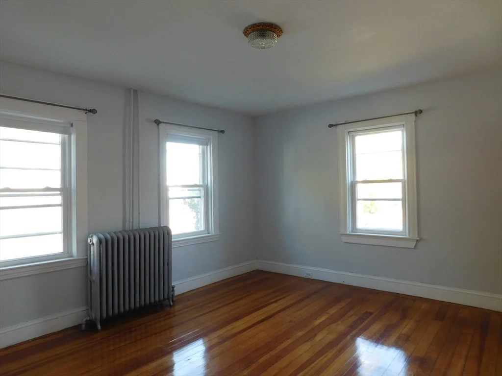 1 bed, 1 bath apartment for rent at 21 Waterloo St Unit 1, Hyde Park — photo 5 of 15