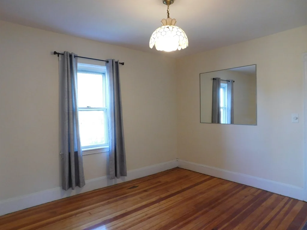 1 bed, 1 bath apartment for rent at 21 Waterloo St Unit 1, Hyde Park — photo 6 of 15