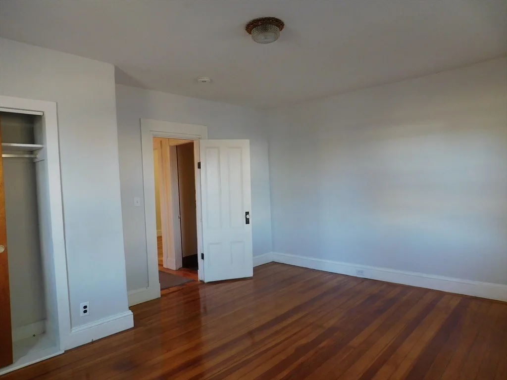 1 bed, 1 bath apartment for rent at 21 Waterloo St Unit 1, Hyde Park — photo 4 of 15