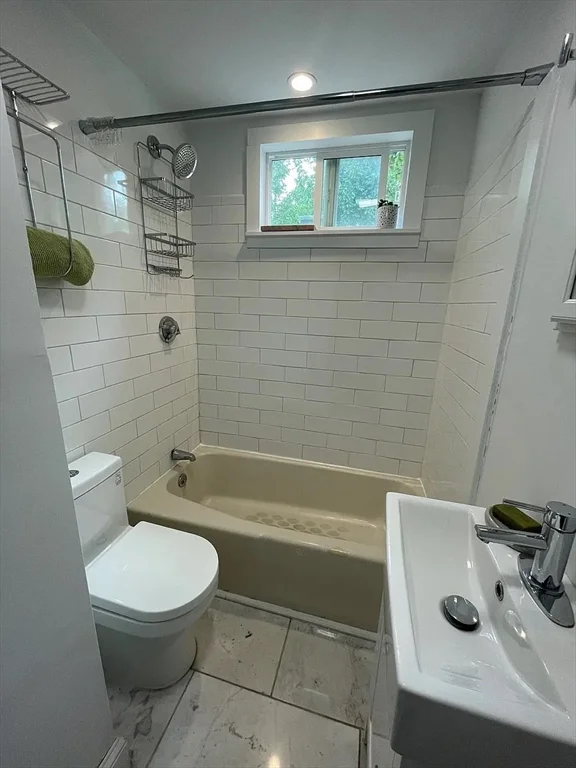 1 bed, 1 bath apartment for rent at 21 Waterloo St Unit 1, Hyde Park — photo 12 of 15