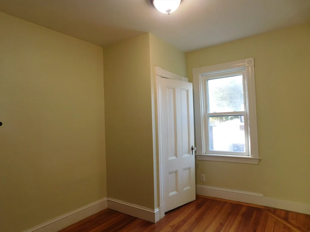 1 bed, 1 bath apartment for rent at 21 Waterloo St Unit 1, Hyde Park — photo 8 of 15