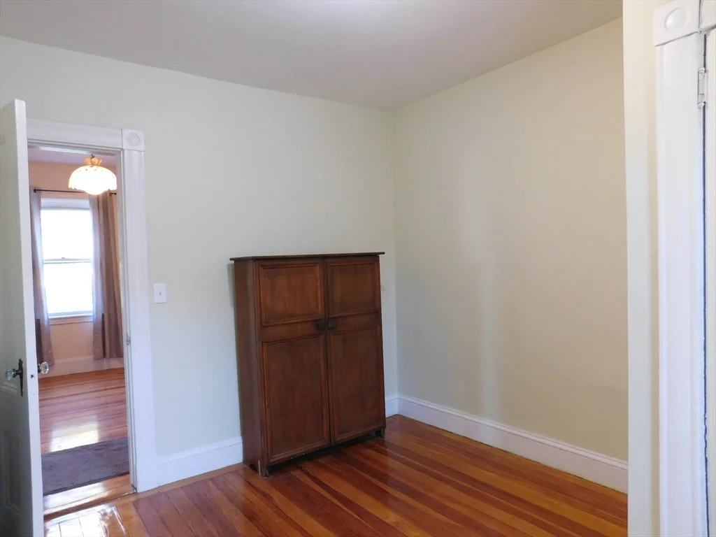 1 bed, 1 bath apartment for rent at 21 Waterloo St Unit 1, Hyde Park — photo 9 of 15