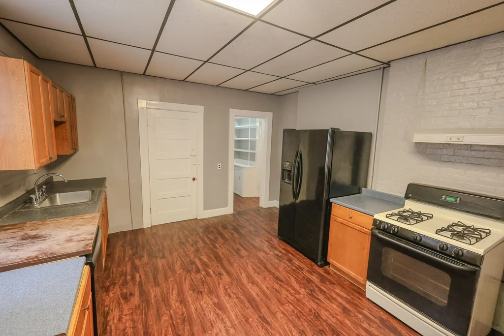 3 bed, 1 bath apartment for rent at 21 Waumbeck St Unit 1, Dorchester — photo 2 of 17
