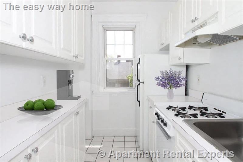 Studio bed, 1 bath apartment for rent at 21 Wendell St Unit 2, Harvard Square — photo 1 of 3