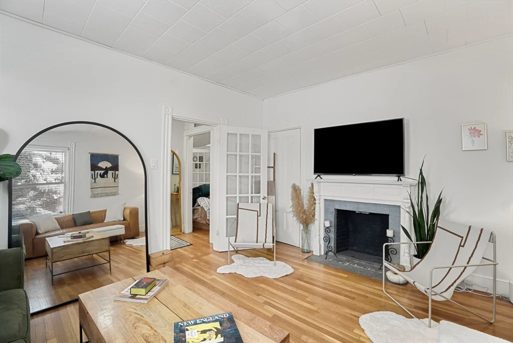 3 bed, 1 bath apartment for rent at 21 Wenham St Unit 1, Jamaica Plain — photo 3 of 16