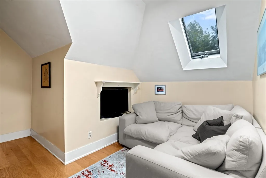 1 bed, 1 bath apartment for rent at 21 Wenham St Unit 3, Jamaica Plain — photo 8 of 21