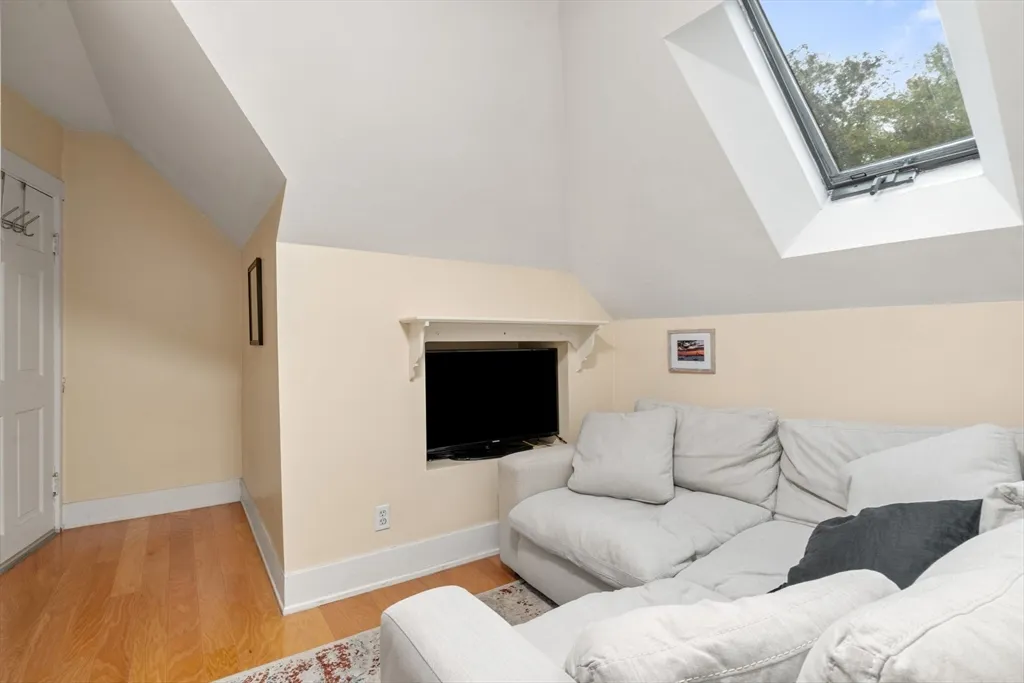 1 bed, 1 bath apartment for rent at 21 Wenham St Unit 3, Jamaica Plain — photo 7 of 21
