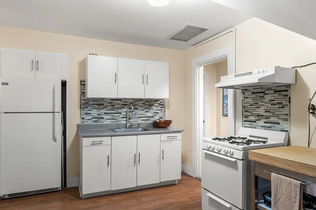 1 bed, 1 bath apartment for rent at 21 Wenham St Unit 3, Jamaica Plain — photo 13 of 21
