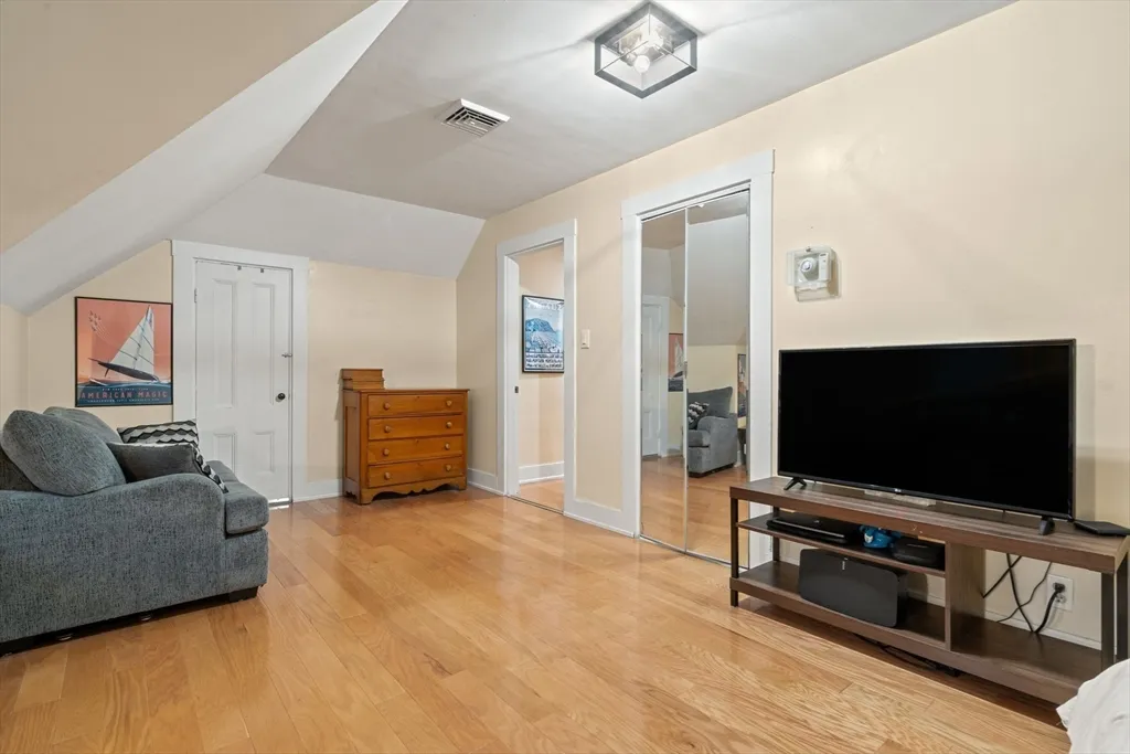 1 bed, 1 bath apartment for rent at 21 Wenham St Unit 3, Jamaica Plain — photo 5 of 21