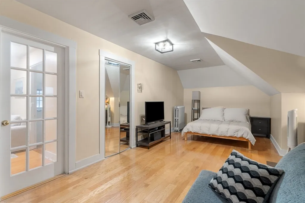 1 bed, 1 bath apartment for rent at 21 Wenham St Unit 3, Jamaica Plain — photo 6 of 21