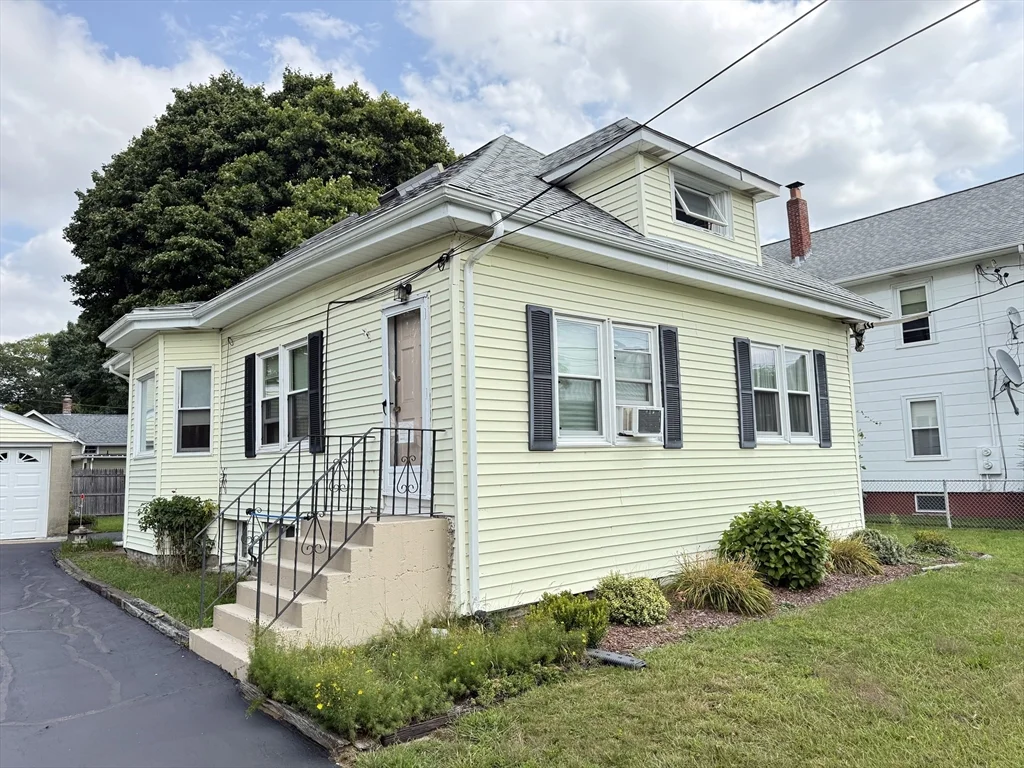 1 bed, 1 bath apartment for rent at 21 West Carpenter Unit B, Attleboro — photo 1 of 19
