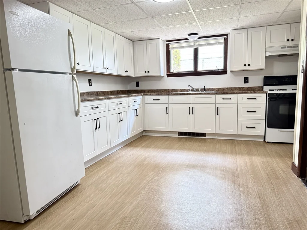 1 bed, 1 bath apartment for rent at 21 West Carpenter Unit B, Attleboro — photo 4 of 19
