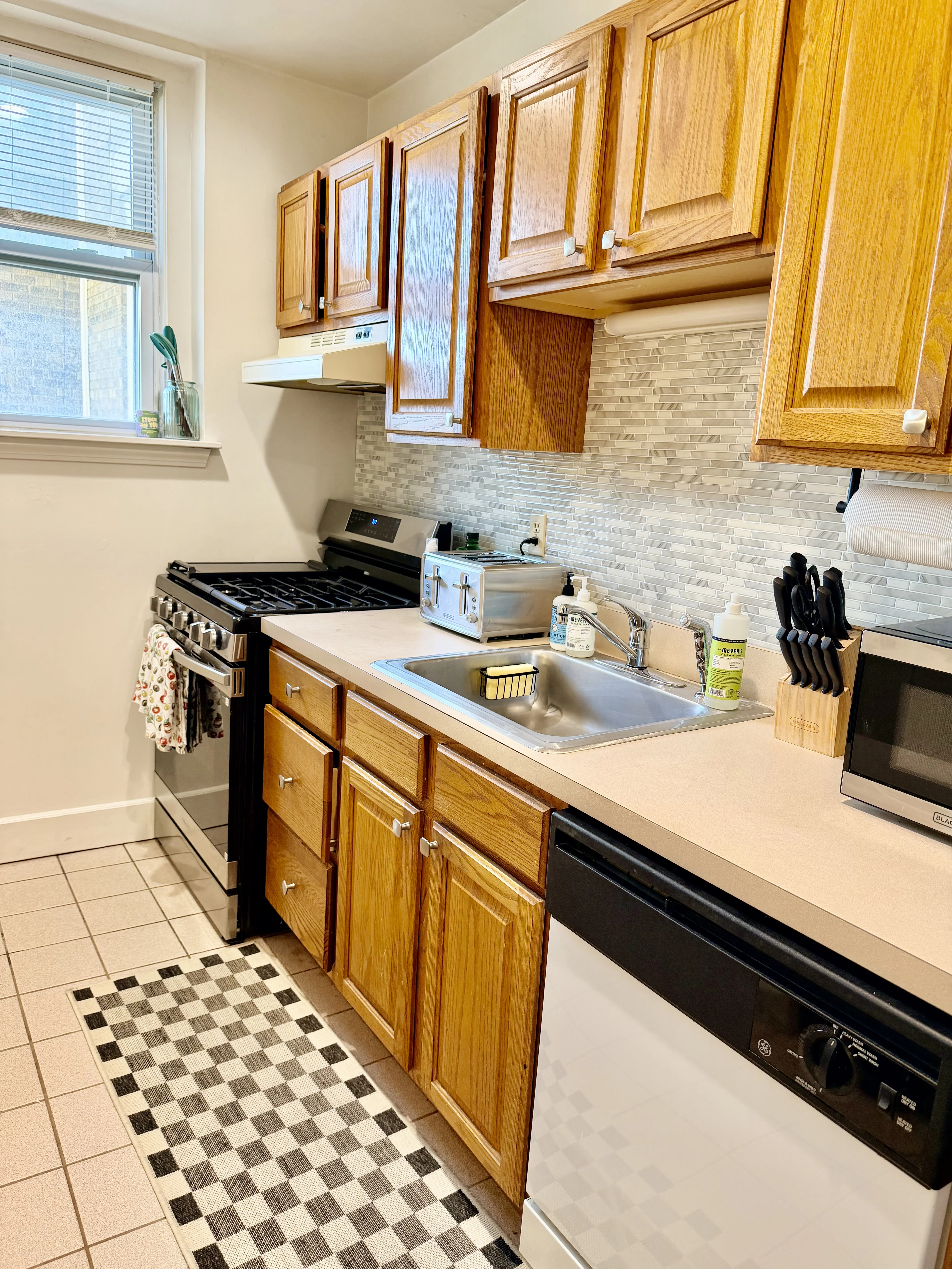 2 bed, 1 bath apartment for rent at 21 Westbourne Ter Unit 1, Corey Hill — photo 10 of 16