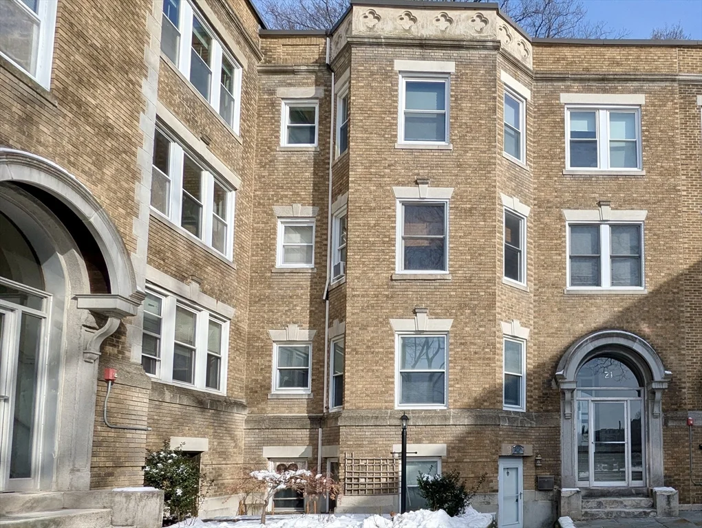2 bed, 1 bath apartment for rent at 21 Westbourne Ter Unit 3, Coolidge Corner — photo 3 of 23