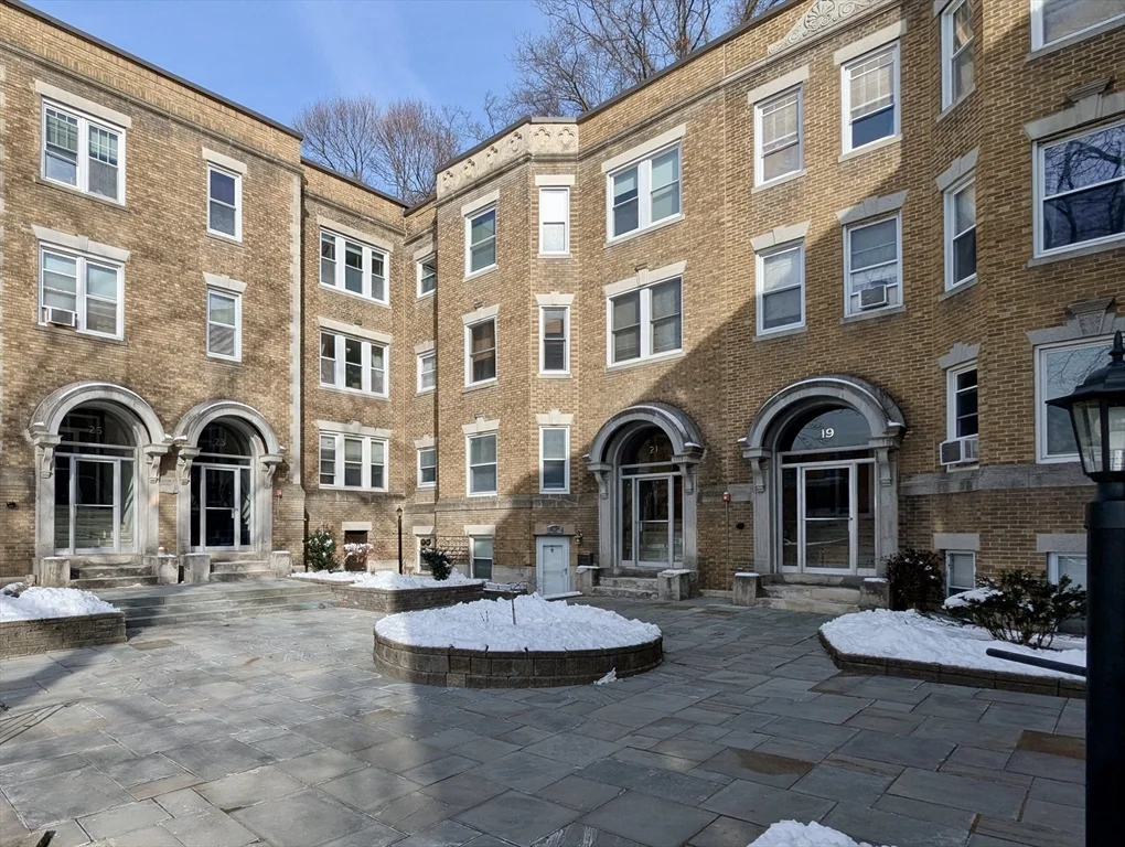 2 bed, 1 bath apartment for rent at 21 Westbourne Ter Unit 3, Coolidge Corner — photo 2 of 23