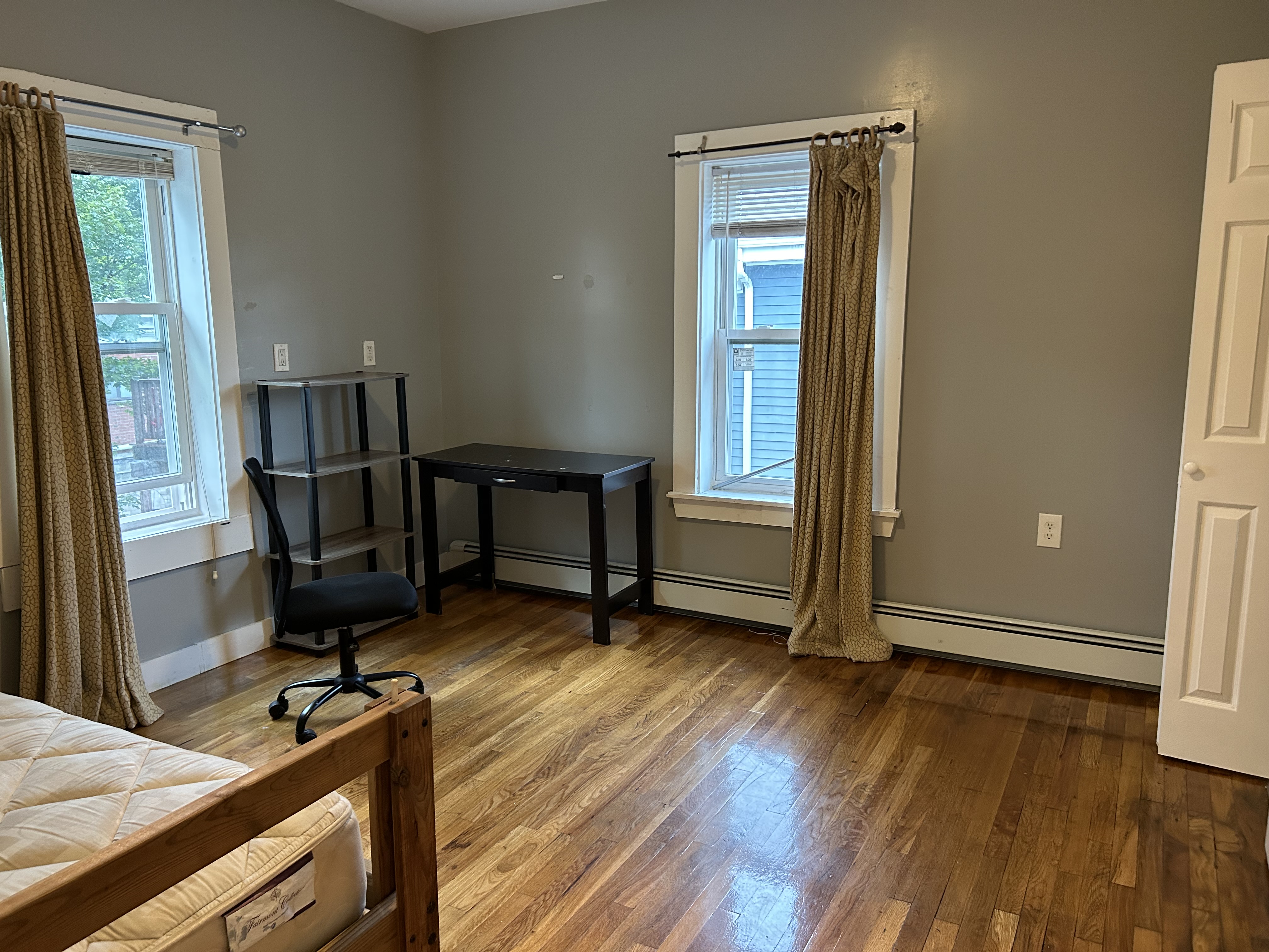 5 bed, 3 bath apartment for rent at 21 Weston St Unit 1, Waltham — photo 4 of 18