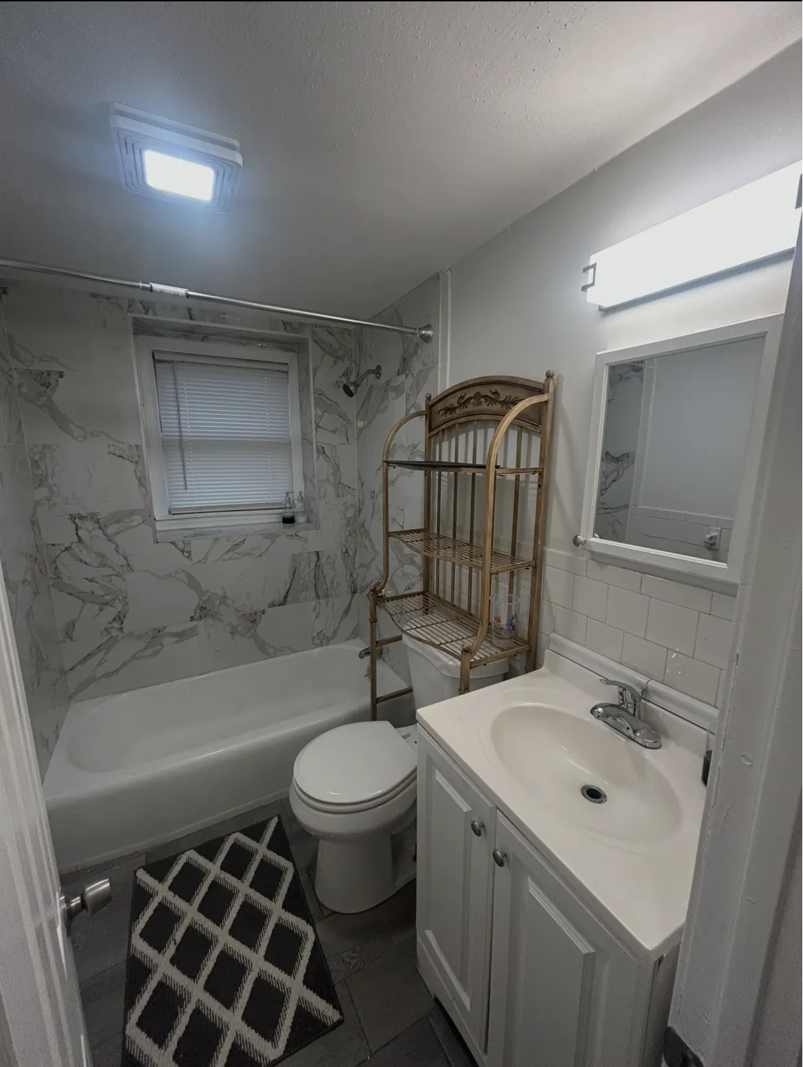 2 bed, 1 bath apartment for rent at 21 Weymouth Ave Unit 1, West Roxbury — photo 3 of 7