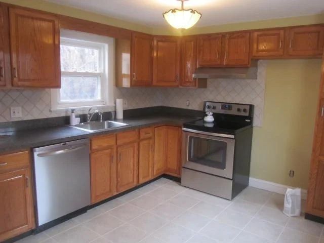 4 bed, 2 bath apartment for rent at 21 Wiley St, Montrose — photo 4 of 15
