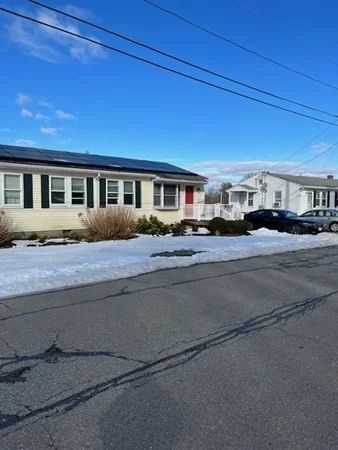 2 bed, 1 bath apartment for rent at 21 Willard St Unit 21, Ayer — photo 1 of 16