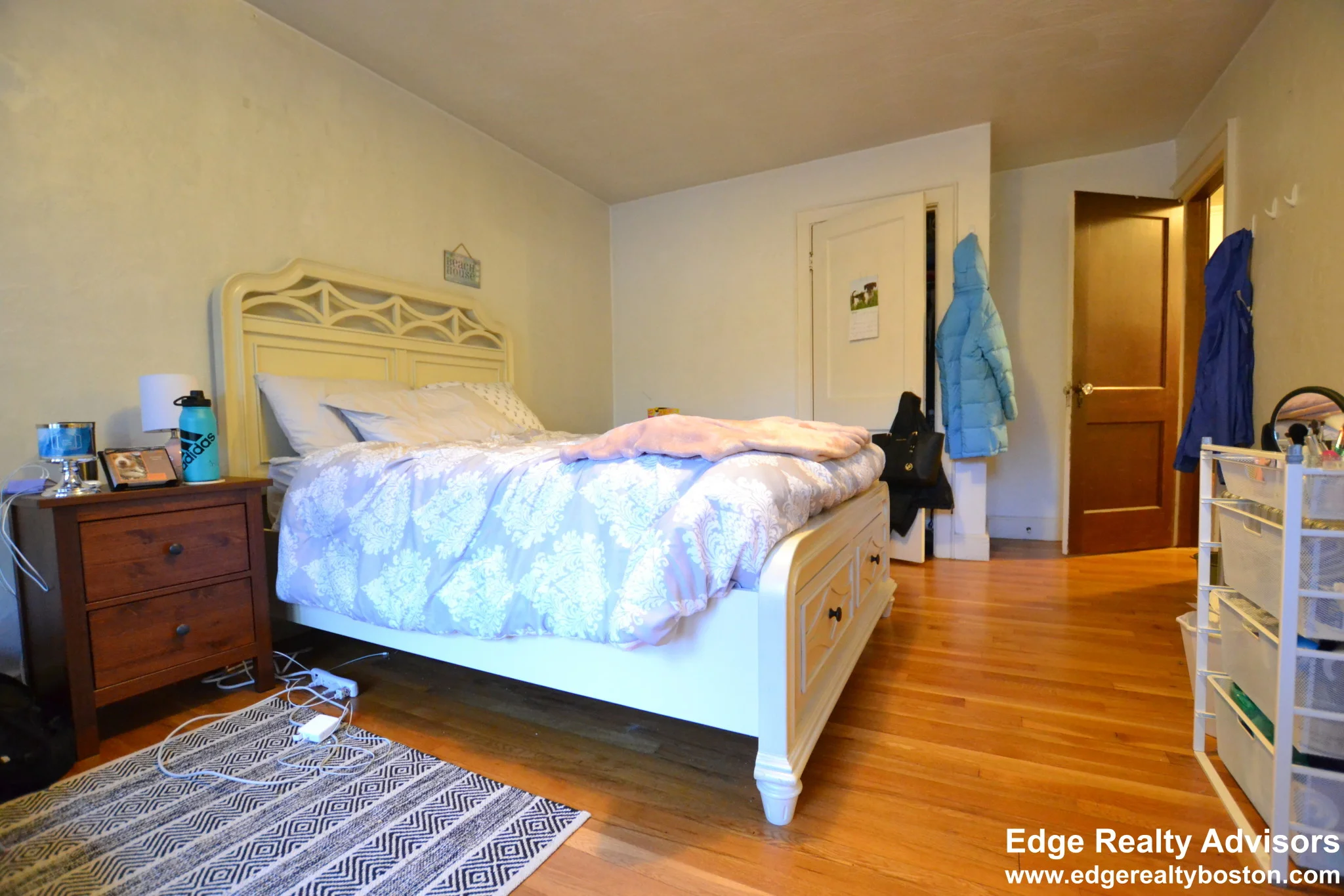 3 bed, 1 bath apartment for rent at 21 Wiltshire Rd Unit 1, Brighton — photo 6 of 9