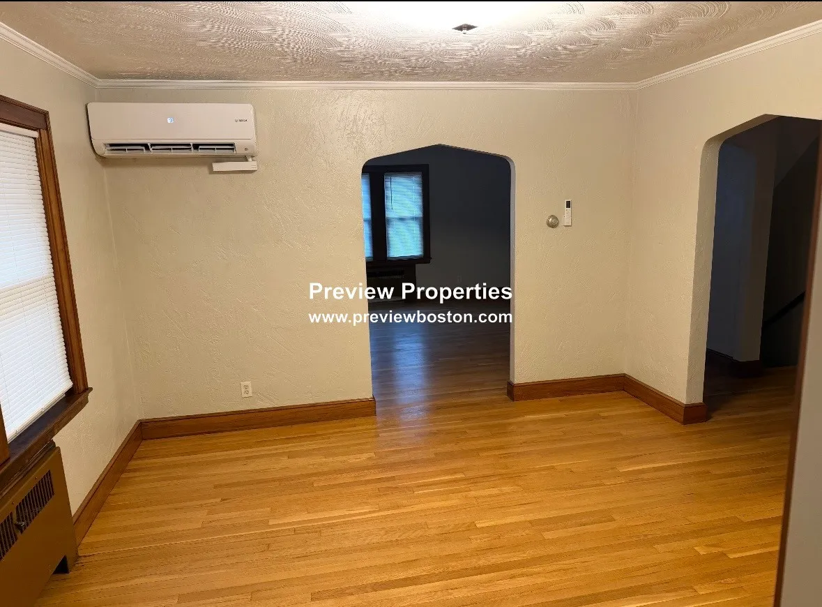 3 bed, 1 bath apartment for rent at 21 Wiltshire Rd Unit 2, Brighton — photo 3 of 12