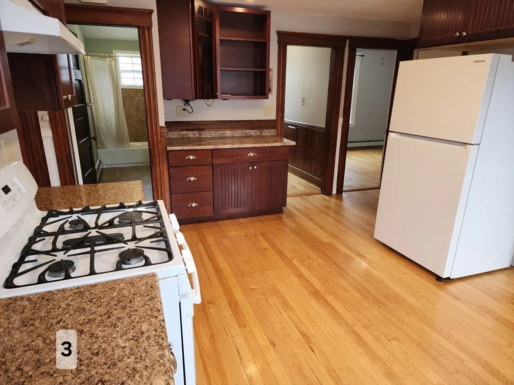 3 bed, 1 bath apartment for rent at 21 Windham St Unit 3, Worcester — photo 3 of 12