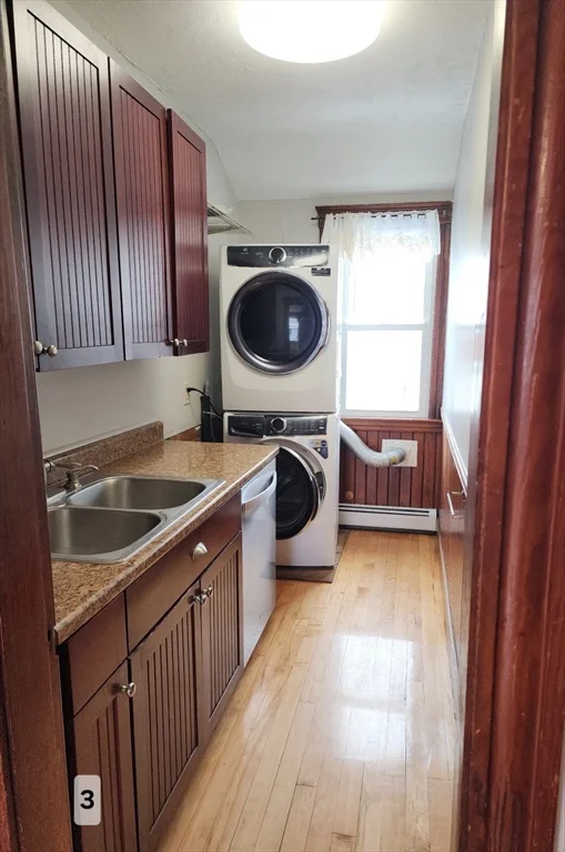 3 bed, 1 bath apartment for rent at 21 Windham St Unit 3, Worcester — photo 4 of 12