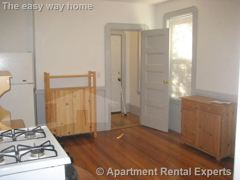 2 bed, 1 bath apartment for rent at 21 Windom St Unit 1, Davis Square — photo 4 of 13