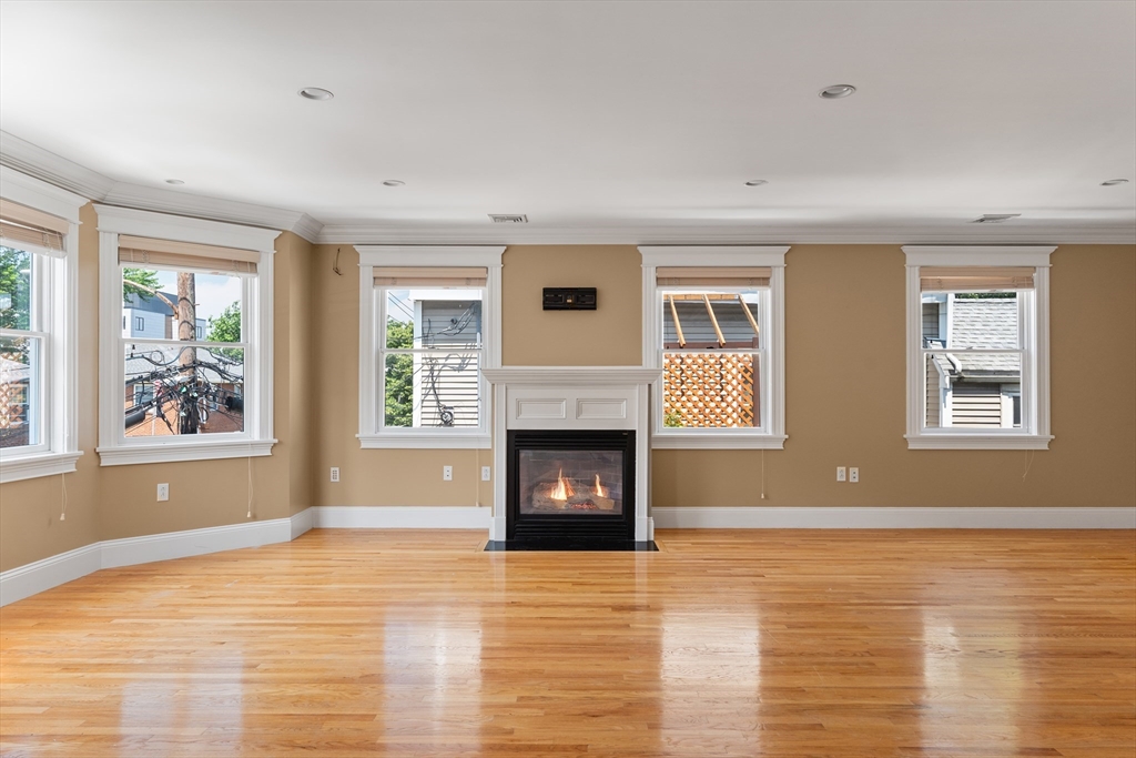3 bed, 2 bath apartment for rent at 210-212 W 9th St Unit 2, South Boston — photo 6 of 28