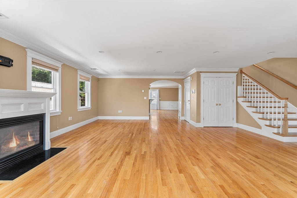 3 bed, 2 bath apartment for rent at 210-212 W 9th St Unit 2, South Boston — photo 8 of 28