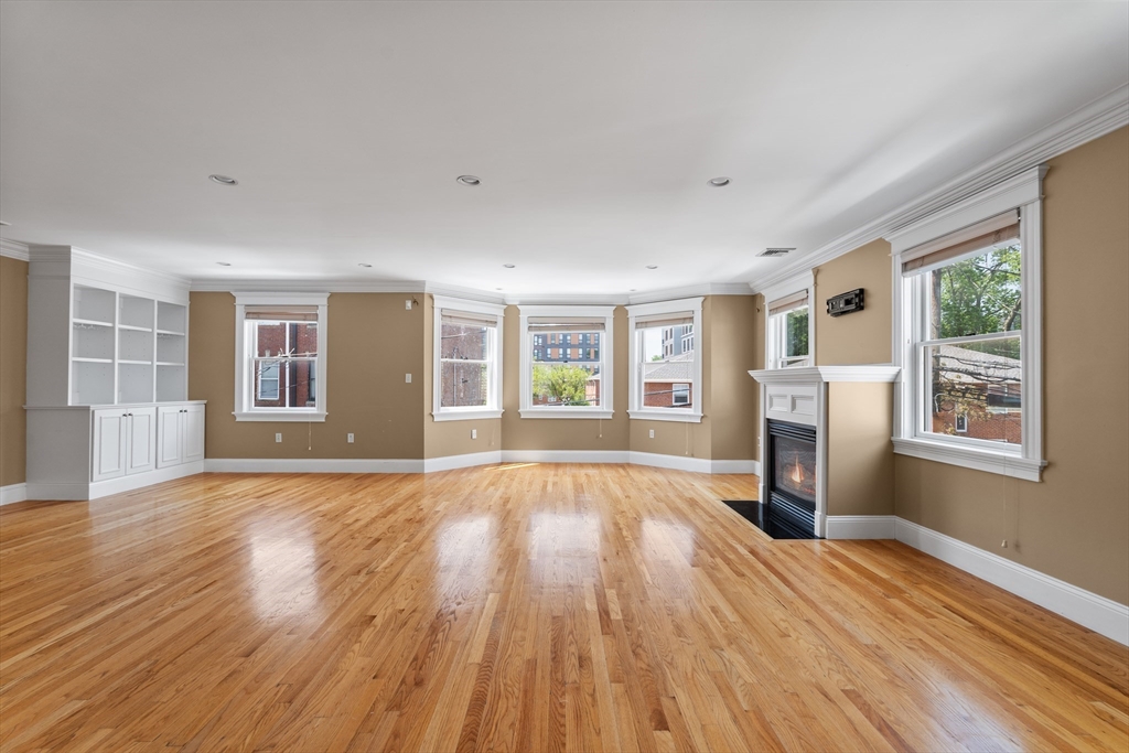 3 bed, 2 bath apartment for rent at 210-212 W 9th St Unit 2, South Boston — photo 4 of 28