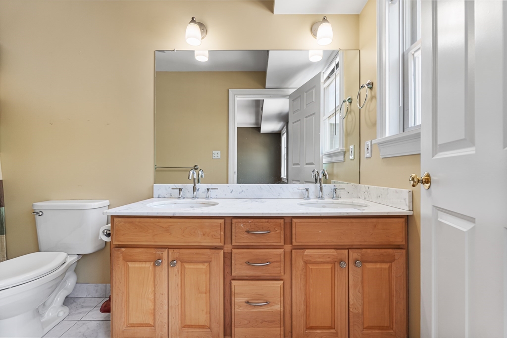 3 bed, 2 bath apartment for rent at 210-212 W 9th St Unit 2, South Boston — photo 13 of 28